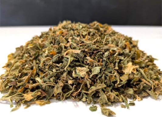 Dry kanna leaf by Astral Herbal on a white and black background.